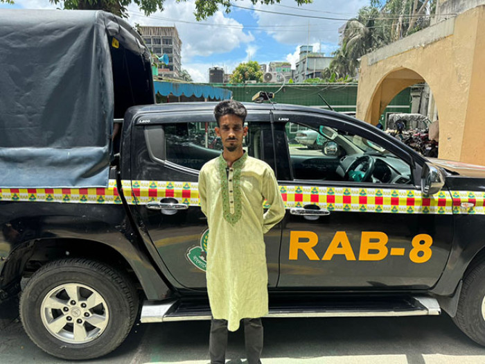 ভান্ডারিয়ায় পুলিশ অ্যাসল্ট ও চাঁদাবাজি মামলার প্রধান আসামি গ্রেপ্তার