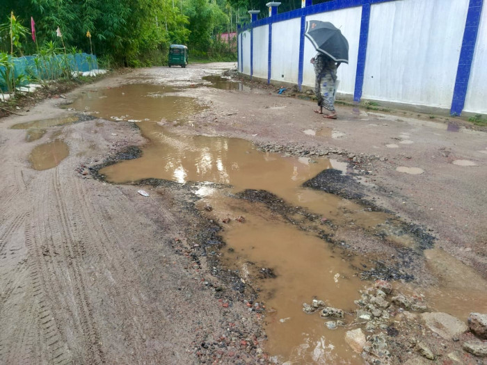 হরিপুর টু ধোপাগুল রাস্তার জৈন্তাপুর অংশের বেহাল অবস্থা