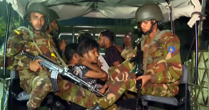 মধ্যরাতে রাতে সেনাবাহিনীর অভিযানে মাদকসহ গ্রেপ্তার ১০