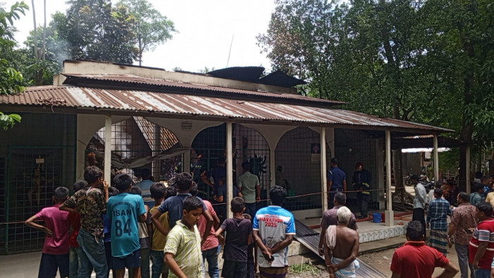 মানিকগঞ্জে কালীমন্দিরে অগ্নিকাণ্ড