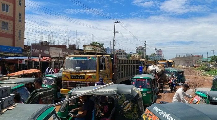 ব্রাহ্মণবাড়িয়া-কুমিল্লা-সিলেট  মহাসড়কে যত ভোগান্তি