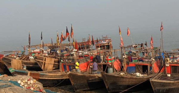 উঠেছে নিষেধাজ্ঞা, এবার সাগরে নামার পালা