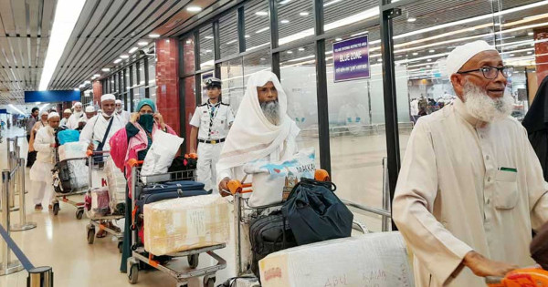পবিত্র হজ শেষে দেশে ফিরছেন হাজিরা