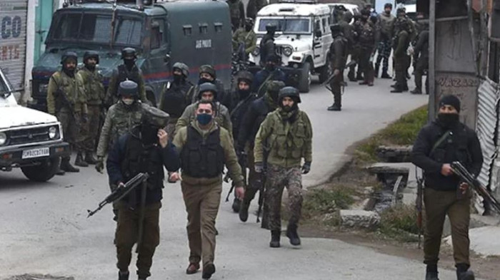 জম্মু ও কাশ্মীরে বন্দুক যুদ্ধে তিন ভারতীয় পুলিশসহ নিহত ৫