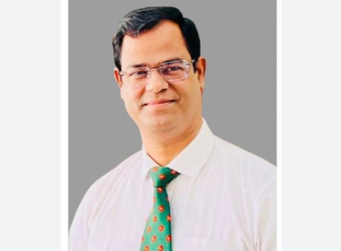 আ.লীগের সুবিধাভোগীর জন্য উপদেষ্টার তদবির