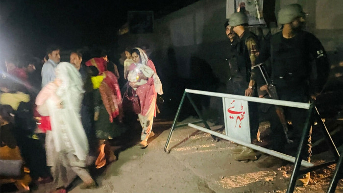 পাকিস্তানে নিহত বেড়ে ২৬, ভারতীয় গণমাধ্যমের দাবি  ৭০ পাকিস্তানে নিহত বেড়ে ২৬, ভারতীয় গণমাধ্যমের দাবি  ৭০
