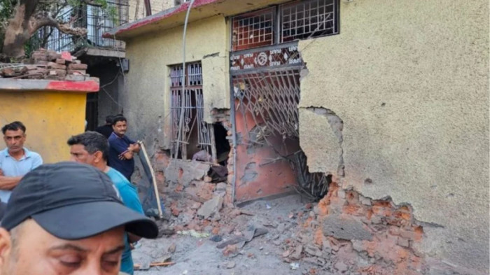 পাকিস্তানি হামলায় ভারতে নিহত ১০ পাকিস্তানি হামলায় ভারতে নিহত ১০