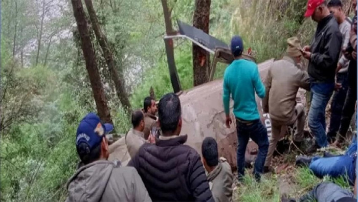 ভারতে হেলিকপ্টার বিধ্বস্ত হয়ে পাইলটসহ নিহত ৬ ভারতে হেলিকপ্টার বিধ্বস্ত হয়ে পাইলটসহ নিহত ৬