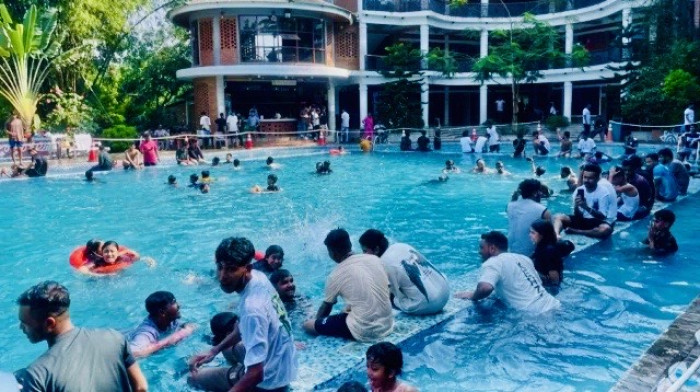 ঈদের ছুটিতে শ্রীমঙ্গলে পর্যটকদের ভিড়