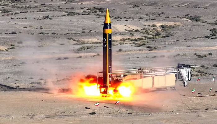 কাতারের মার্কিন ঘাঁটিতে ইরানের ক্ষেপণাস্ত্র হামলা