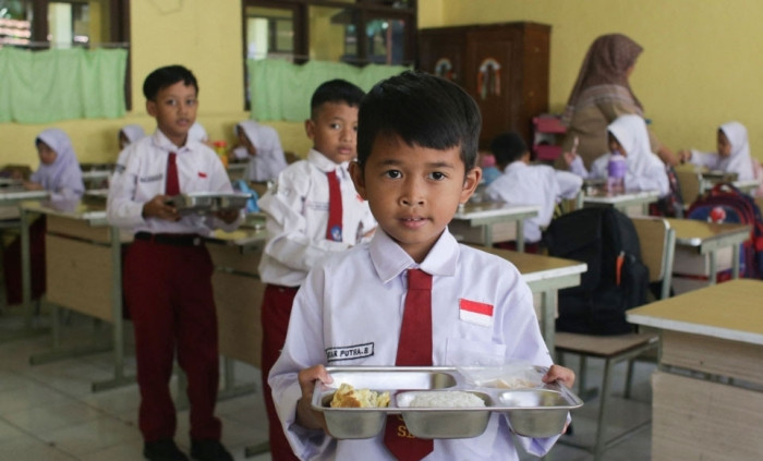 ইন্দোনেশিয়ায় স্কুলের খাবার খেয়ে বিষক্রিয়ায় ৩৬০ জনেরও বেশি অসুস্থ