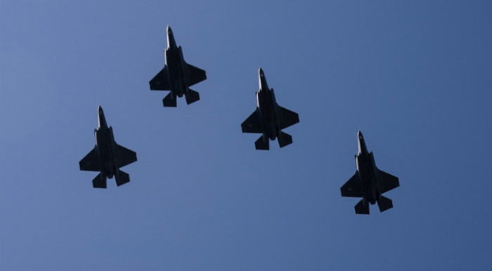 ভেনেজুয়েলা উত্তেজনা : পুয়ের্তো রিকোতে ১০ যুদ্ধবিমান পাঠাচ্ছেন ট্রাম্প