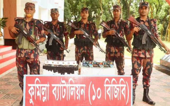 কুমিল্লা সীমান্তে ৮৬ লক্ষ টাকার ভারতীয় মোবাইল ডিসপ্লে আটক