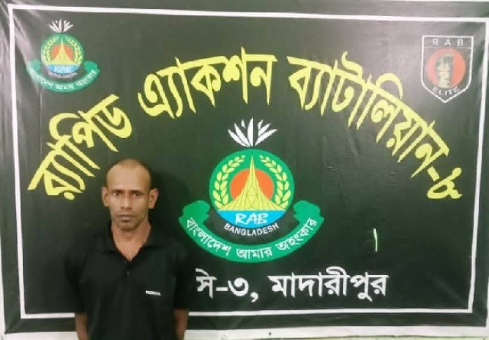 শিবচরে হত্যা মামলার আসামী গ্রেফতার