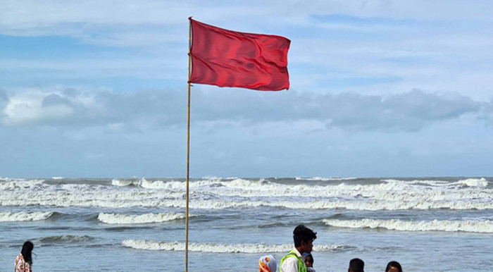 সমুদ্র বন্দরে ৩ নম্বর সতর্ক সংকেত জারি সমুদ্র বন্দরে ৩ নম্বর সতর্ক সংকেত জারি