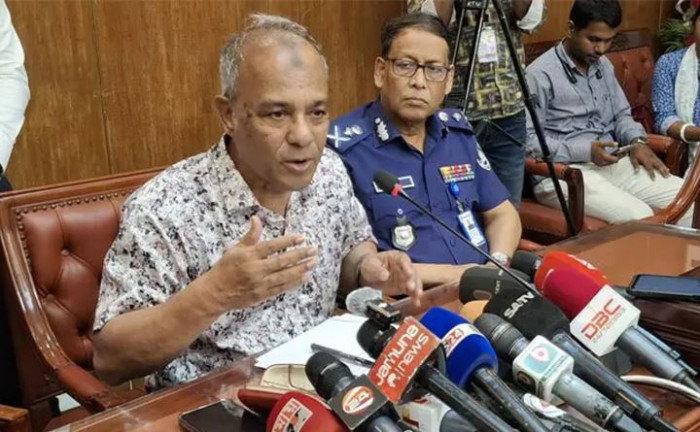 পাসপোর্ট ফি কমানো নিয়ে যা জানালেন স্বরাষ্ট্র উপদেষ্টা