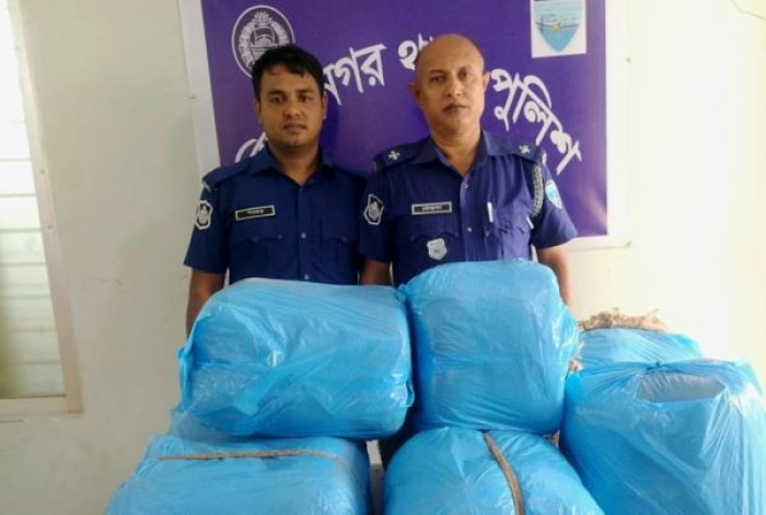 রানওয়ে বাজারে ১ মণ গাঁজা রেখে পালালো কারবারি