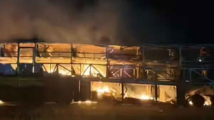 চলন্ত বাসে ভয়াবহ অগ্নিকাণ্ড, বহু হতাহতের আশঙ্কা