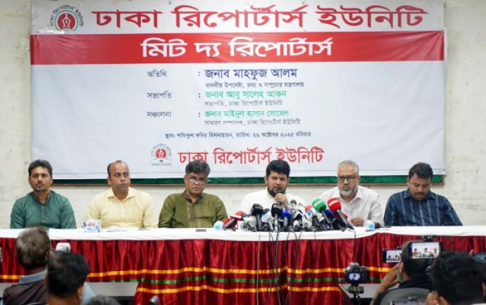 সংবাদপত্র ও বেসরকারি টিভি চ্যানেলের জন্য সরকারি সুবিধা বাড়ানো হবে: তথ্য উপদেষ্টা