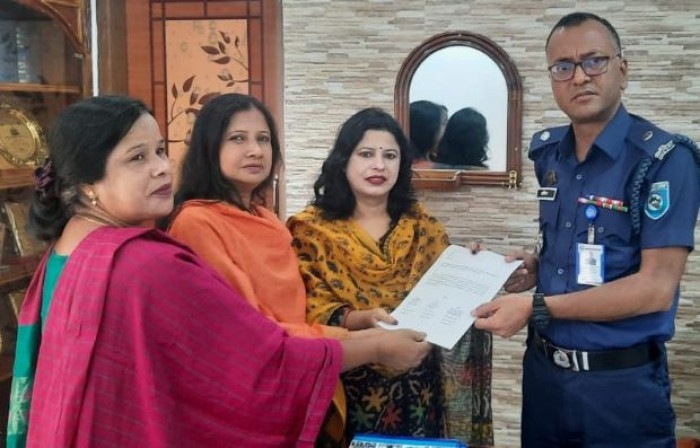 গাইবান্ধায় বৃদ্ধাকে ধর্ষণের অভিযোগ, বিচার দাবিতে স্মারকলিপি