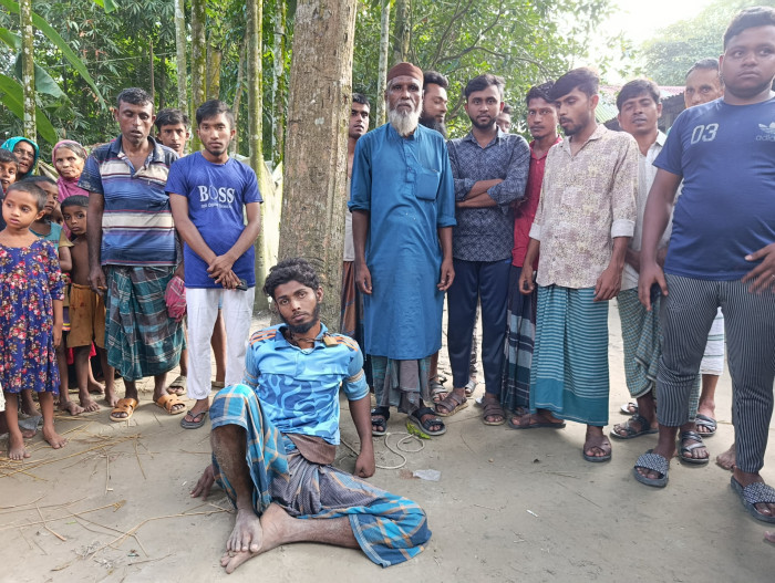 ঈশ্বরগঞ্জে যুবকের রডের আঘাতে আহত ১১, আটক করল পুলিশ