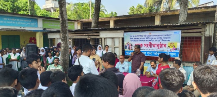 টাইফয়েড ভ্যাকসিন নিয়ে জেলা তথ্য অফিসের সংগীতানুষ্ঠান