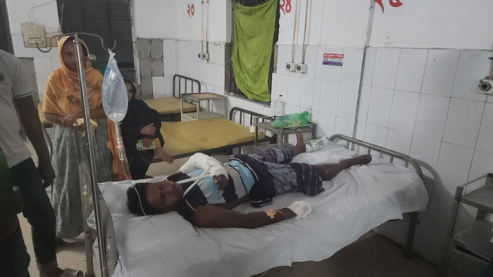 নড়াইলে ব্যবসায়ীকে কুপিয়ে ও পিটিয়ে গুরুতর জখম নড়াইলে ব্যবসায়ীকে কুপিয়ে ও পিটিয়ে গুরুতর জখম