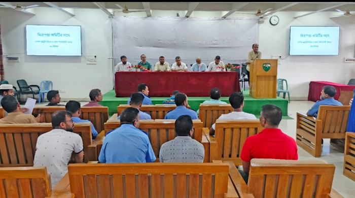 কুয়েটে নিরাপত্তা গার্ডদের সঙ্গে মতবিনিময় সভা অনুষ্ঠিত