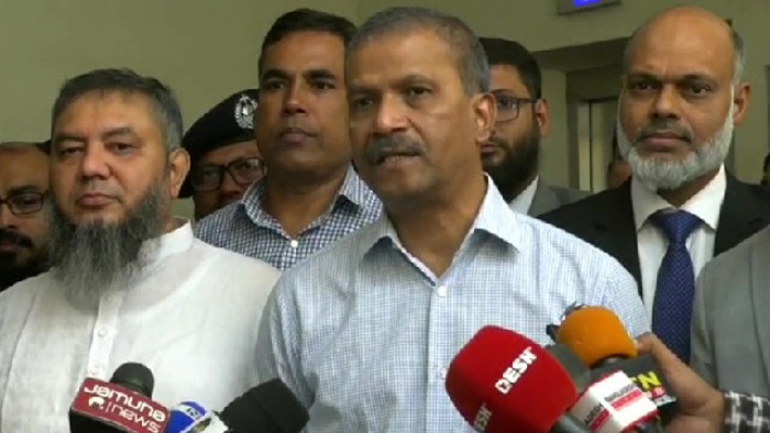 ফেব্রুয়ারিতেই নির্বাচন করতে সরকার বদ্ধপরিকর: আইন উপদেষ্টা