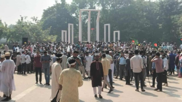 কর্মবিরতিতে প্রাথমিকের শিক্ষকরা, দুই উপদেষ্টার পদত্যাগ দাবি