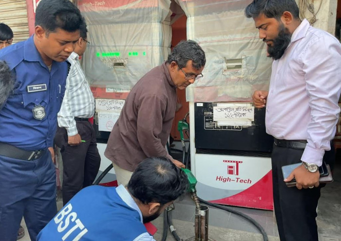 দিনাজপুর বিএসটিআই'র মোবাইল কোর্ট অভিযান