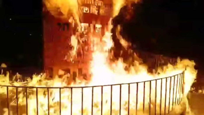  বরগুনায় জুলাই শহীদ স্মৃতিস্তম্ভে পেট্রল বোমা মেরে অগ্নিসংযোগ