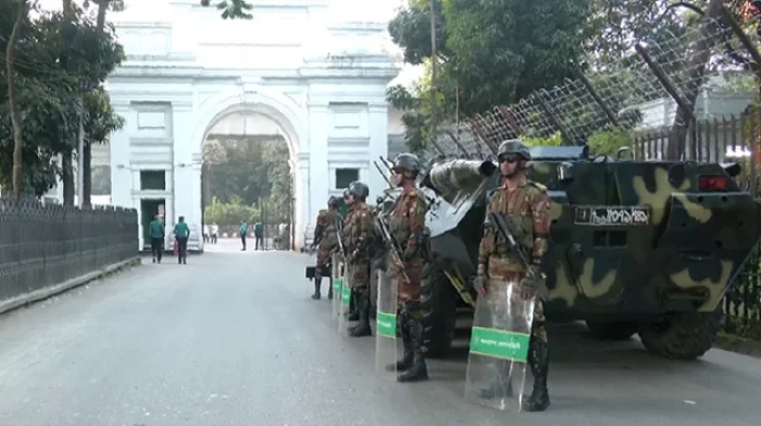 শেখ হাসিনার রায় ঘিরে ট্রাইব্যুনাল ও সুপ্রিম কোর্ট এলাকায় সেনা মোতায়েন