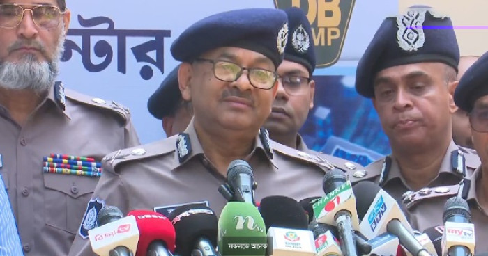 আমার অফিসারদের সঙ্গে খারাপ আচরণ করবেন না: ডিএমপি কমিশনার