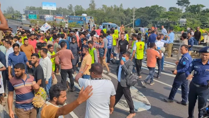 ঢাকা-মাওয়া এক্সপ্রেসওয়ে অবরোধ