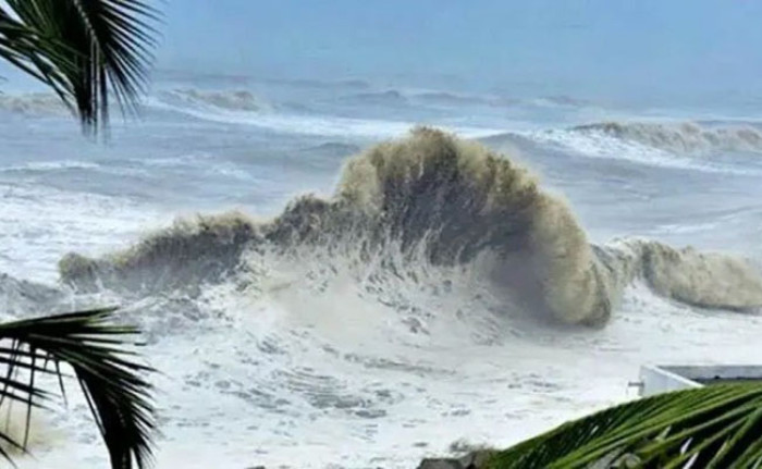 বঙ্গোপসাগরে ঘূর্ণিঝড় ‘ডিটওয়াহ’, চার বন্দরে ২ নম্বর সংকেত