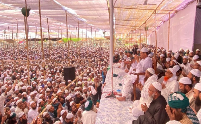 আখেরি মোনাজাতে দেশ-জাতি ও  উম্মাহর শান্তি কামনা করেন চরমোনাই পীর