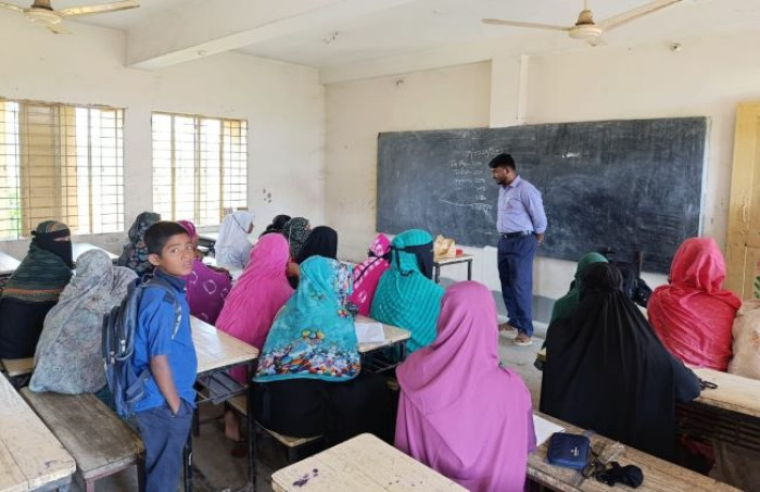 ঈশ্বরগঞ্জে দুটি প্রাথমিক বিদ্যালয়ের শ্রেণিকক্ষ দখল করে দর্জি প্রশিক্ষণ!