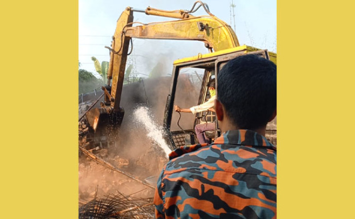 কাপাসিয়ায় অবৈধ কয়লা চুল্লি উচ্ছেদ