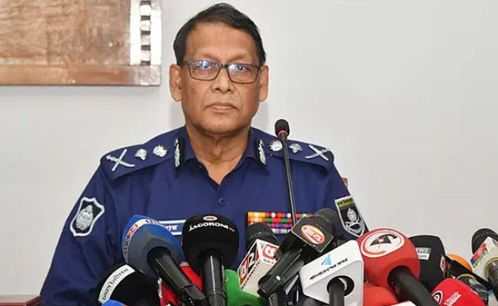 আইজিপির বরখাস্ত চেয়ে প্রধান উপদেষ্টার কাছে আবেদন