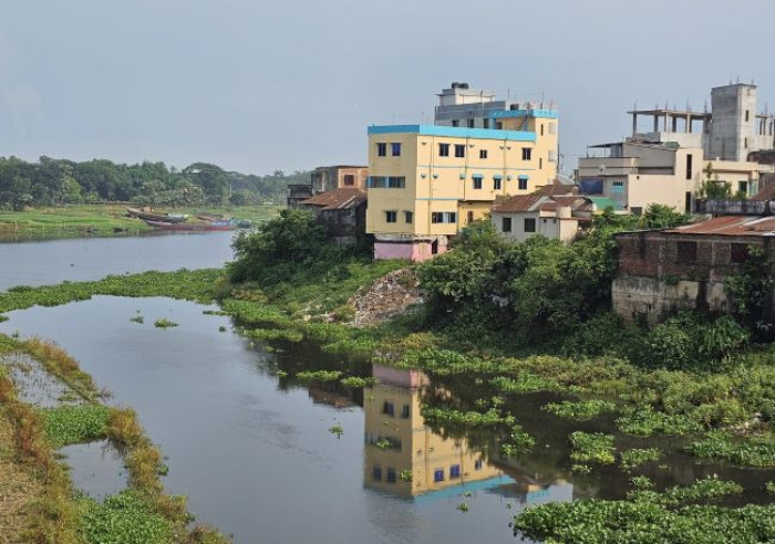 শ্রীপুরে বানার নদী দখল করে বহুতল ভবন