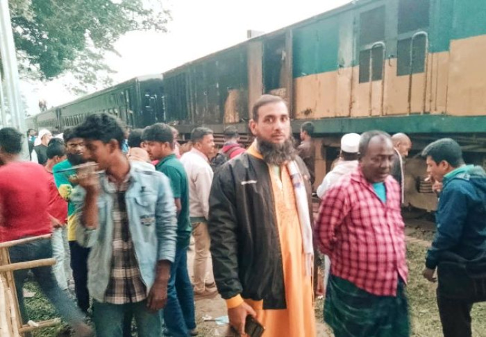 শ্রীপুরে বলাকা ট্রেনের ইঞ্জিন বিকল