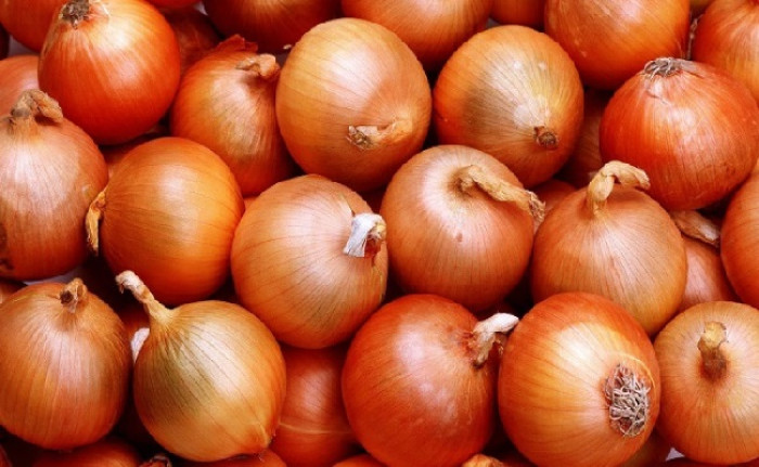 আমদানির খবরে দাম কমেছে পেঁয়াজের