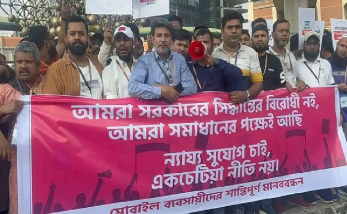 এনইআইআর সংস্কার দাবিতে দেশে মোবাইল ফোনের দোকান বন্ধ