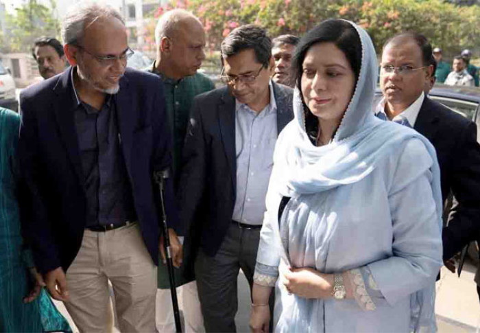 বেগম খালেদা জিয়াকে দেখতে ফের এভারকেয়ারে জুবাইদা রহমান