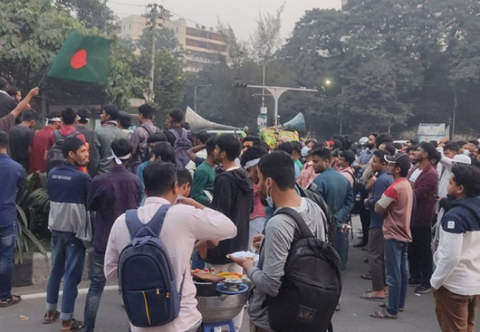 আলোচনার পরামর্শ পুলিশের, রাজি নয় শিক্ষার্থীরা