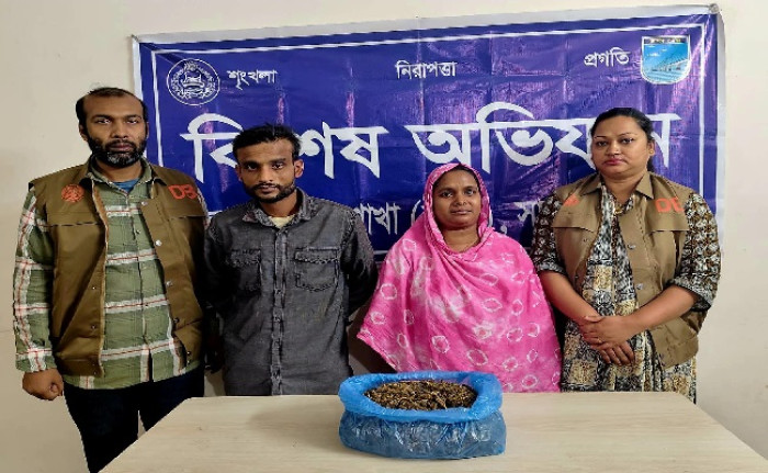  সাভারে ২ মাদক ব্যবসায়ী গ্রেফতার