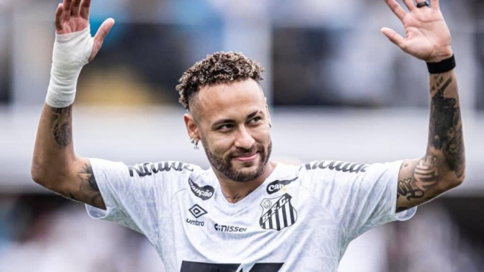 হাঁটুর অস্ত্রোপচারের অপেক্ষায় নেইমার