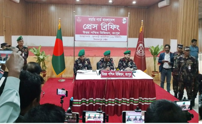 বিজিবি সীমান্তে নিরাপত্তা ও চোরাচালান দমনে নিরলস কাজ করছে