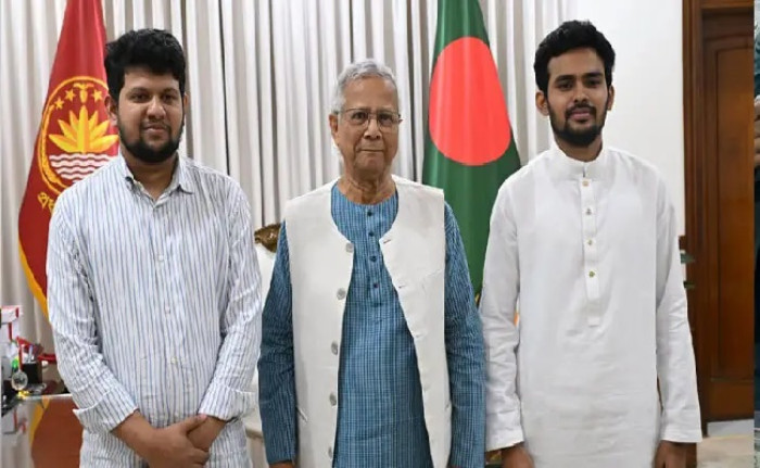 মাহফুজ-আসিফের পদত্যাগপত্র গ্রহণ করেছেন প্রধান উপদেষ্টা